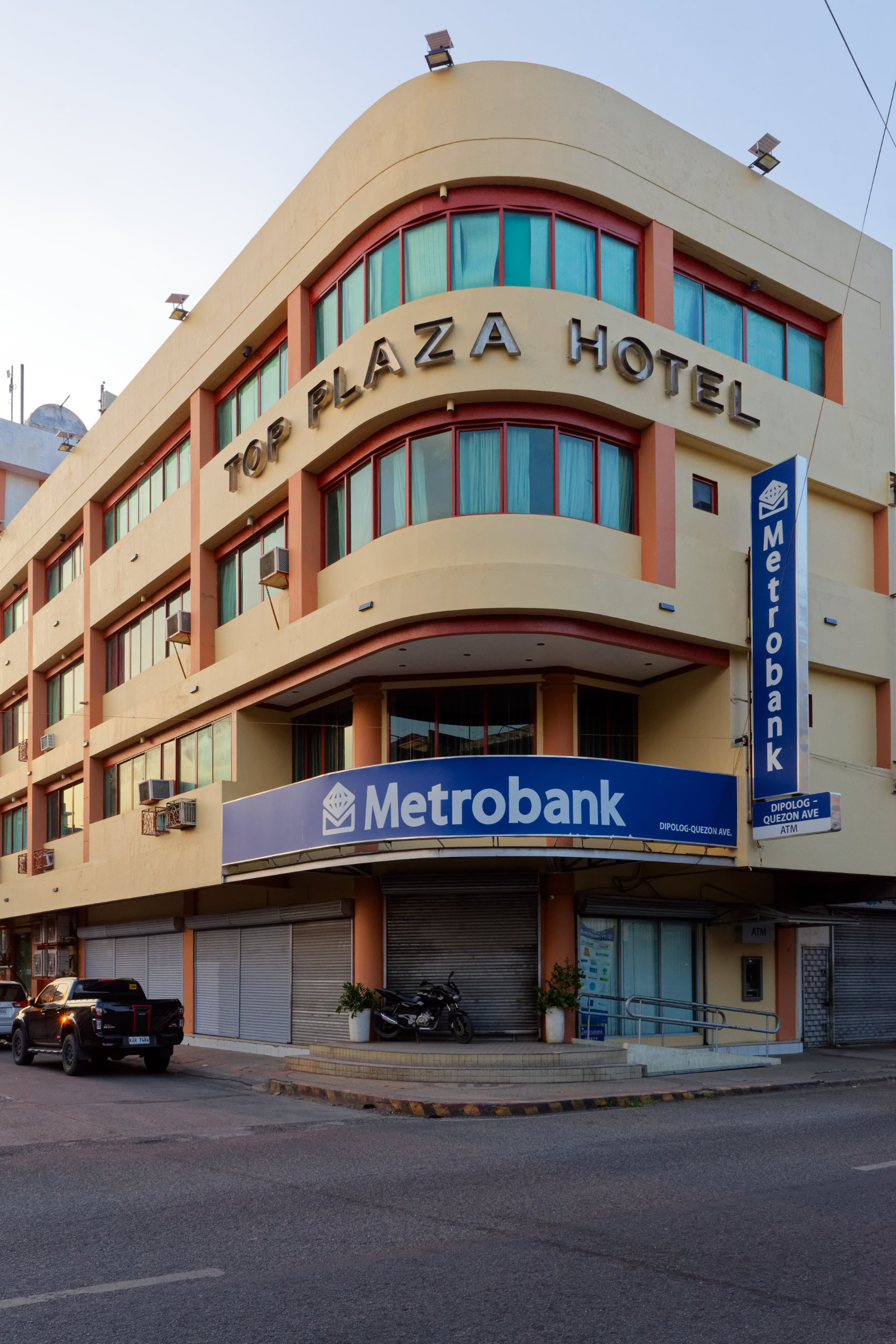 Exterior 08