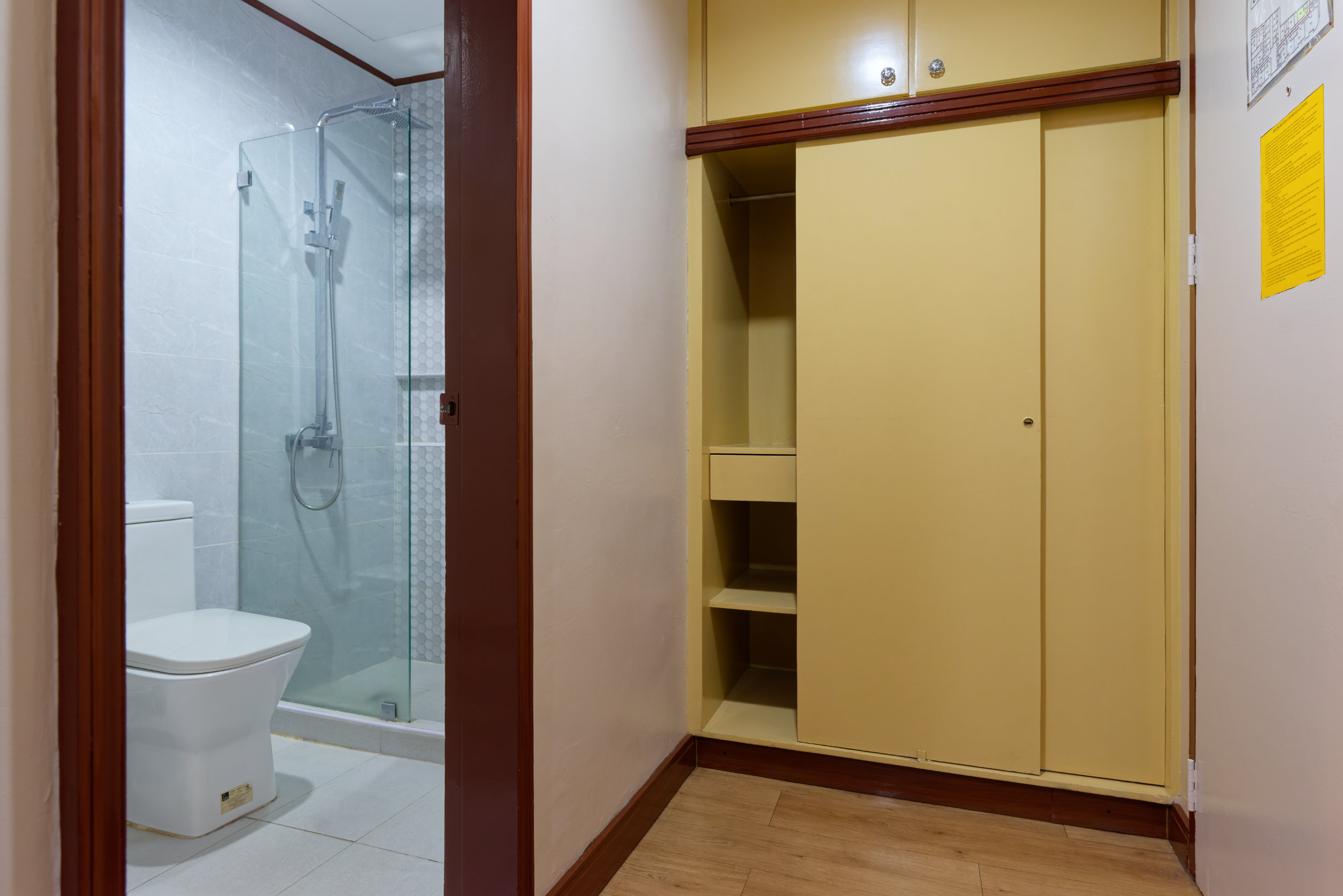 Room 202 Bathroom1